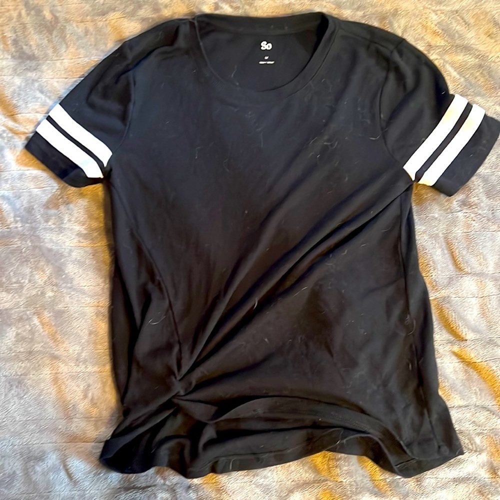 M SO black and white knotted shirt